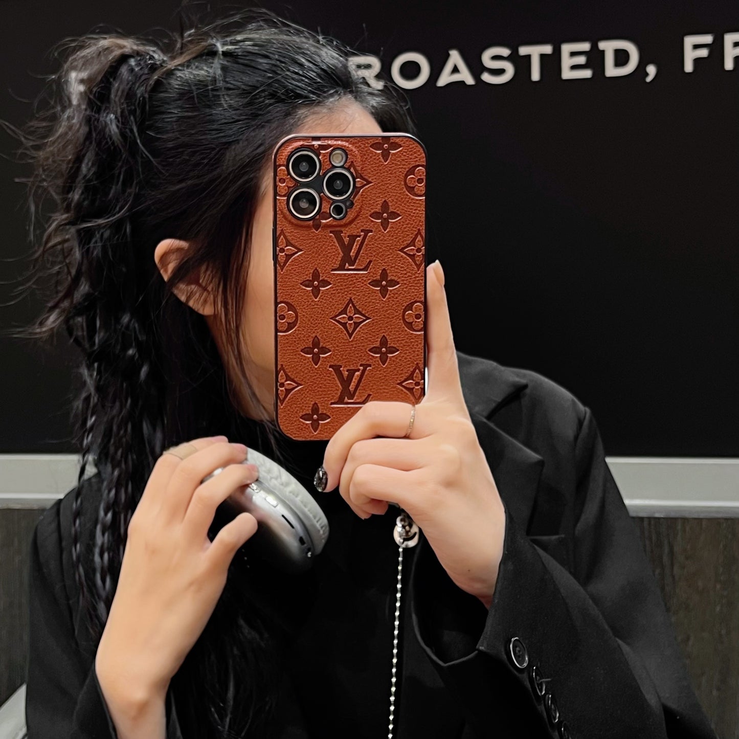 LV phone case_Stability and Texture