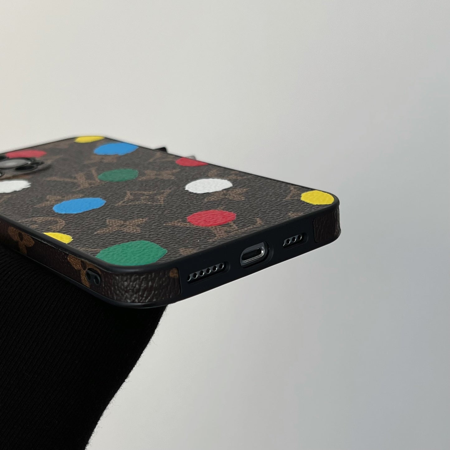 Yayoi Kusama_Louis Vuitton iPhone case