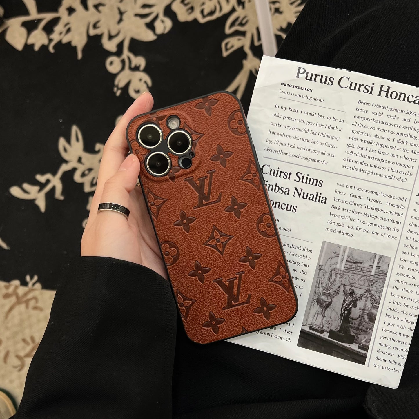 LV phone case_Stability and Texture